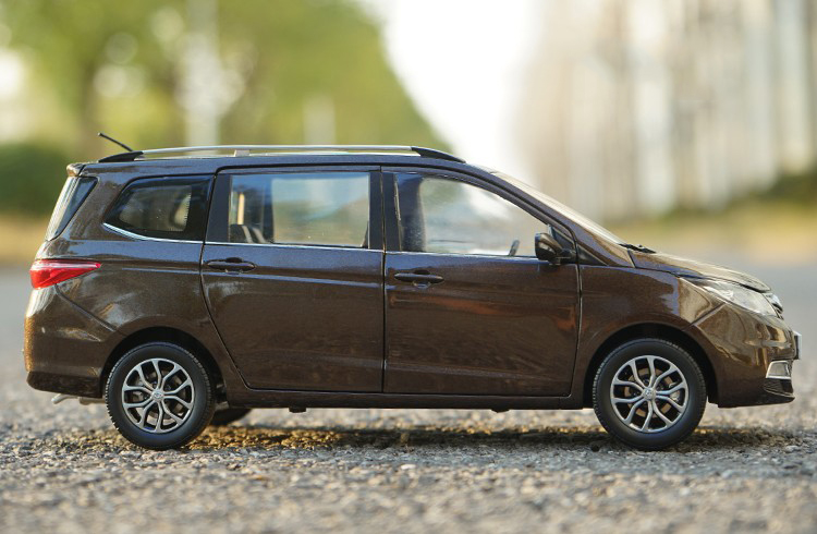 1:18 Scale Off-road Vehicle SUV Diecast Alloy Simulation Car Model Metal Collection Collectible Gifts Souvenir Ornaments Display 1:18 Scale Off-road Vehicle SUV Diecast Alloy Simulation Car Model Metal Collection Collectible Gifts Souvenir Ornaments Display