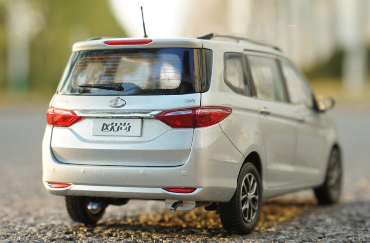 1:18 Scale Off-road Vehicle SUV Diecast Alloy Simulation Car Model Metal Collection Collectible Gifts Souvenir Ornaments Display 1:18 Scale Off-road Vehicle SUV Diecast Alloy Simulation Car Model Metal Collection Collectible Gifts Souvenir Ornaments Display