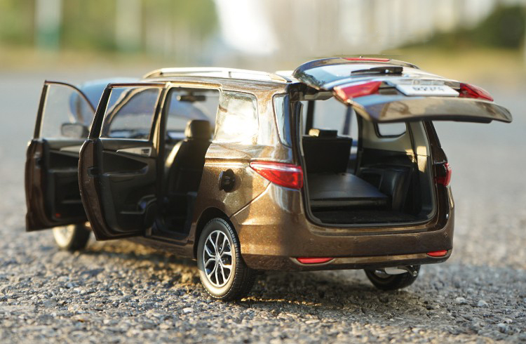 1:18 Scale Off-road Vehicle SUV Diecast Alloy Simulation Car Model Metal Collection Collectible Gifts Souvenir Ornaments Display 1:18 Scale Off-road Vehicle SUV Diecast Alloy Simulation Car Model Metal Collection Collectible Gifts Souvenir Ornaments Display