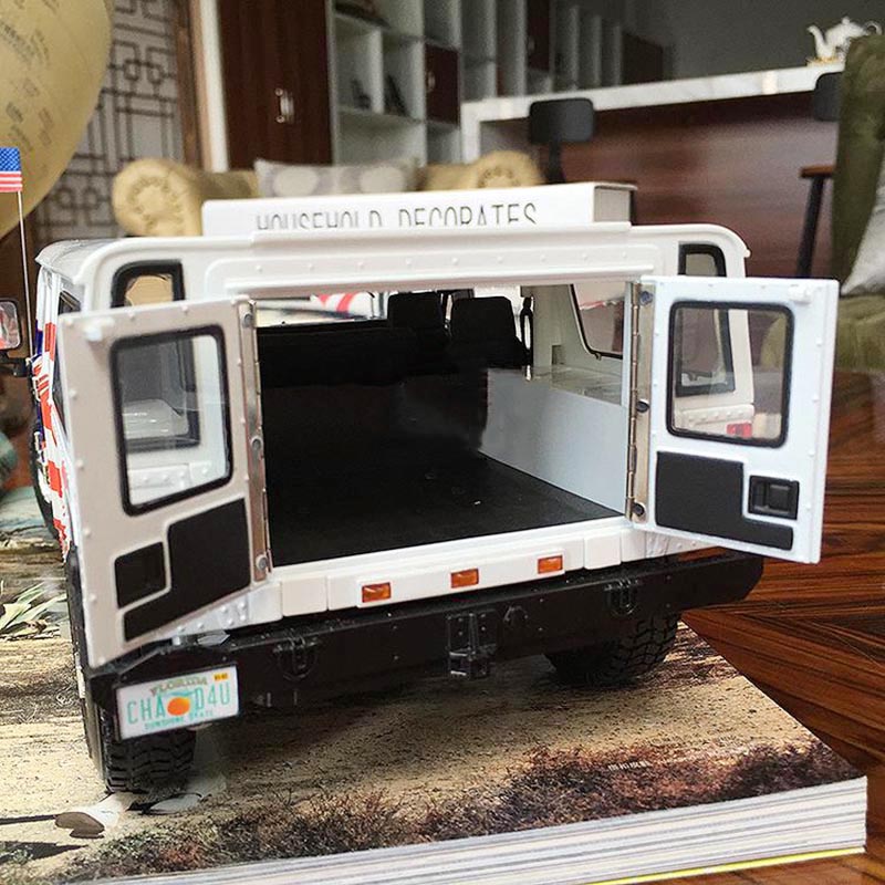 Diecast 1/18 Scale Hummer H1 Car Model Metal Die-Cast & Alloy Toy Vehicle Collection Gift Souvenir Decoration for Adult Children Diecast 1/18 Scale Hummer H1 Car Model Metal Die-Cast & Alloy Toy Vehicle Collection Gift Souvenir Decoration for Adult Children