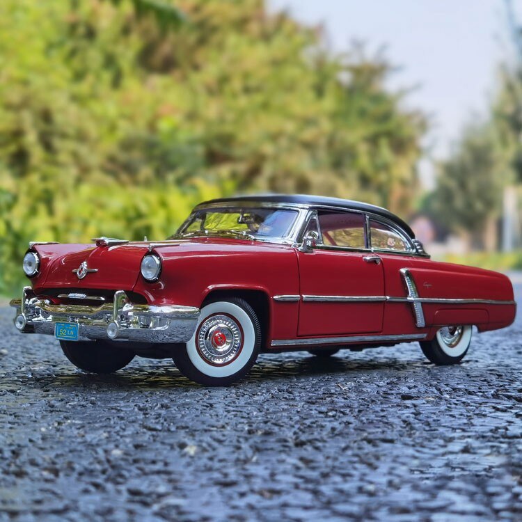 1:18 1952 Lincoln Capri Coupe Simulation Alloy Classic Car Model Boy Girl Toy Collection Gift Die-cast Model Red Green Ornaments 1:18 1952 Lincoln Capri Coupe Simulation Alloy Classic Car Model Boy Girl Toy Collection Gift Die-cast Model Red Green Ornaments
