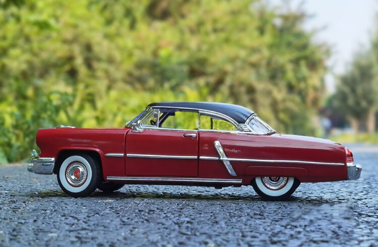 1:18 1952 Lincoln Capri Coupe Simulation Alloy Classic Car Model Boy Girl Toy Collection Gift Die-cast Model Red Green Ornaments 1:18 1952 Lincoln Capri Coupe Simulation Alloy Classic Car Model Boy Girl Toy Collection Gift Die-cast Model Red Green Ornaments