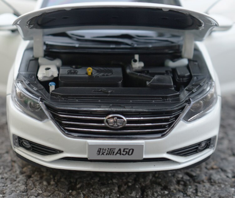 Die-casting 1:18 Ratio Alloy Junpai A50 Simulation Metal Car Model Decoration Display Adult Collection & Child Toy Car Die-casting 1:18 Ratio Alloy Junpai A50 Simulation Metal Car Model Decoration Display Adult Collection & Child Toy Car