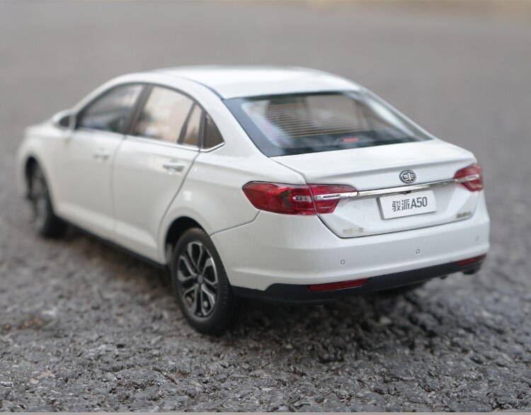 Die-casting 1:18 Ratio Alloy Junpai A50 Simulation Metal Car Model Decoration Display Adult Collection & Child Toy Car Die-casting 1:18 Ratio Alloy Junpai A50 Simulation Metal Car Model Decoration Display Adult Collection & Child Toy Car