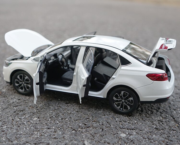 Die-casting 1:18 Ratio Alloy Junpai A50 Simulation Metal Car Model Decoration Display Adult Collection & Child Toy Car Die-casting 1:18 Ratio Alloy Junpai A50 Simulation Metal Car Model Decoration Display Adult Collection & Child Toy Car