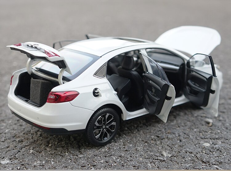 Die-casting 1:18 Ratio Alloy Junpai A50 Simulation Metal Car Model Decoration Display Adult Collection & Child Toy Car Die-casting 1:18 Ratio Alloy Junpai A50 Simulation Metal Car Model Decoration Display Adult Collection & Child Toy Car