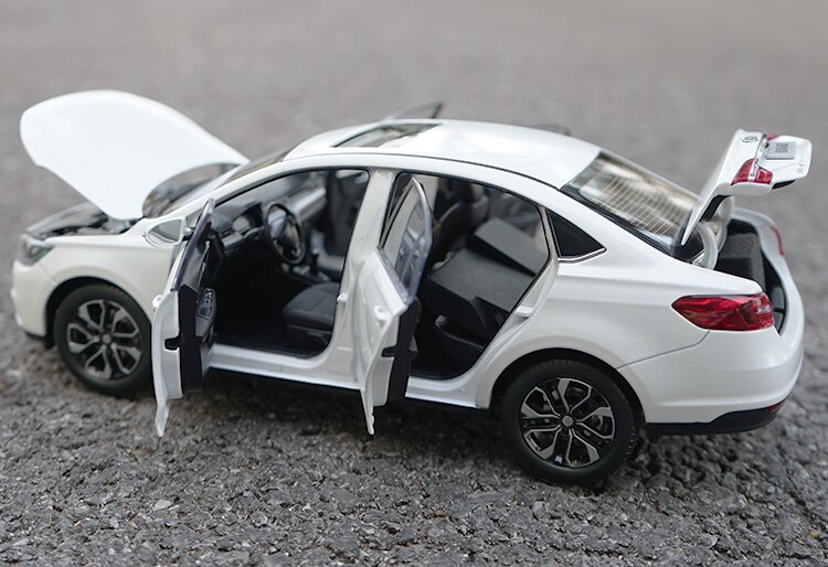 Die-casting 1:18 Ratio Alloy Junpai A50 Simulation Metal Car Model Decoration Display Adult Collection & Child Toy Car Die-casting 1:18 Ratio Alloy Junpai A50 Simulation Metal Car Model Decoration Display Adult Collection & Child Toy Car