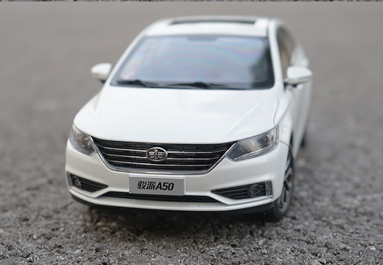 Die-casting 1:18 Ratio Alloy Junpai A50 Simulation Metal Car Model Decoration Display Adult Collection & Child Toy Car Die-casting 1:18 Ratio Alloy Junpai A50 Simulation Metal Car Model Decoration Display Adult Collection & Child Toy Car