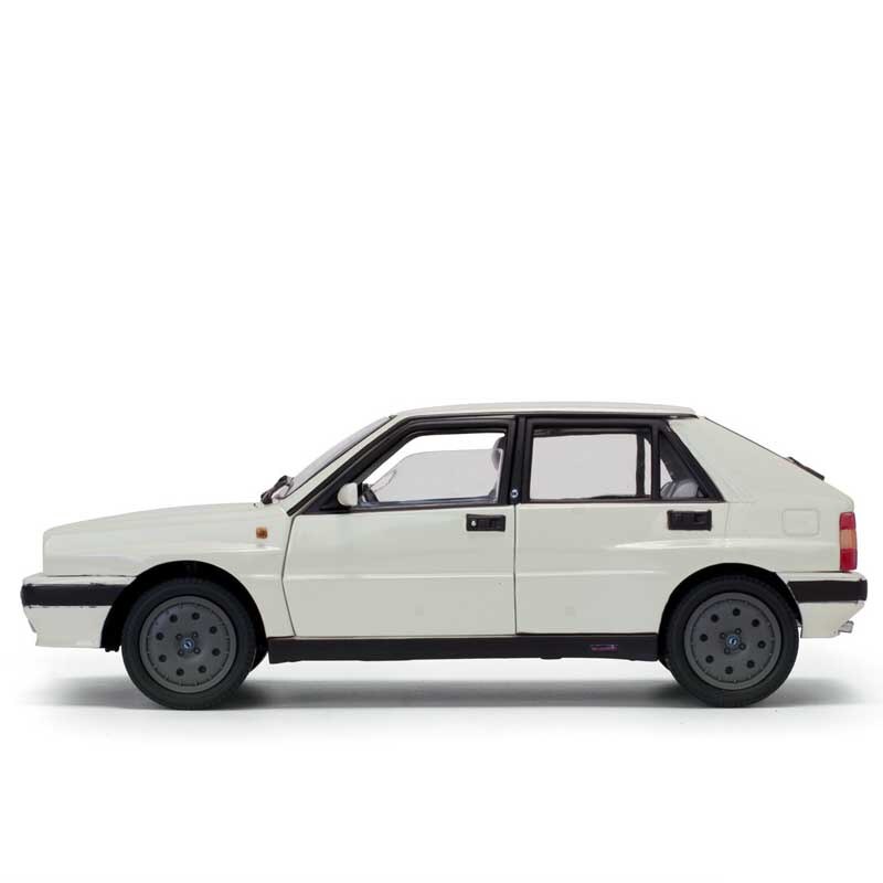 1:18 scale luxury car HF Integrale 8V die-cast alloy car metal sports car model child adult toy gift indoor display 1:18 scale luxury car HF Integrale 8V die-cast alloy car metal sports car model child adult toy gift indoor display