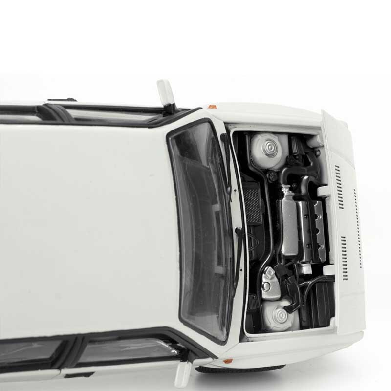 1:18 scale luxury car HF Integrale 8V die-cast alloy car metal sports car model child adult toy gift indoor display 1:18 scale luxury car HF Integrale 8V die-cast alloy car metal sports car model child adult toy gift indoor display