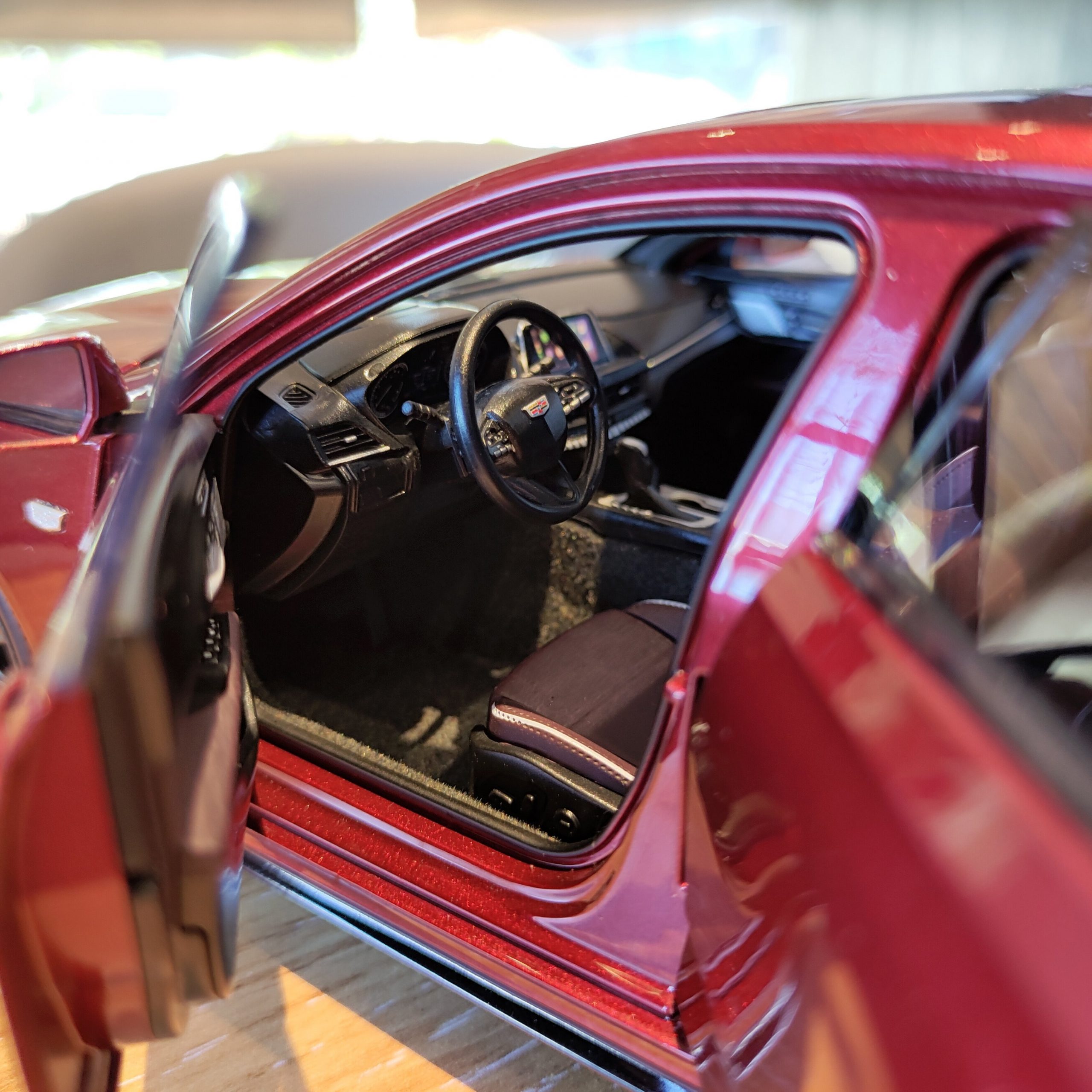 1 18 Scale Cadillac Ct4 Maple Leaf Red Household Car Alloy Simulation Die-cast Model Adult Collectibles & Children&rsquo;s Gift