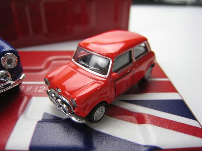 Diecast 1:43 Scale Mini Alloy Car Toy Model Comes With 1:72 Mini Hong Kong Return Commemorative Edition Fan Gift Decorations Diecast 1:43 Scale Mini Alloy Car Toy Model Comes With 1:72 Mini Hong Kong Return Commemorative Edition Fan Gift Decorations