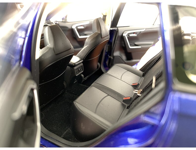 Die-casting 1:18 Scale Faw Toyota Wilanda 2020 New Off-road Suv Alloy Simulation Car Model Collection Decoration Boys Gifts Toys