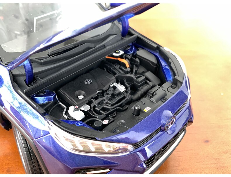 Die-casting 1:18 Scale Faw Toyota Wilanda 2020 New Off-road Suv Alloy Simulation Car Model Collection Decoration Boys Gifts Toys