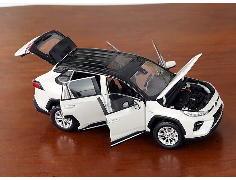 Die-casting 1:18 Scale Faw Toyota Wilanda 2020 New Off-road Suv Alloy Simulation Car Model Collection Decoration Boys Gifts Toys