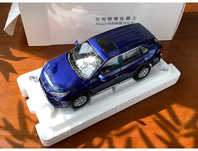 Die-casting 1:18 Scale Faw Toyota Wilanda 2020 New Off-road Suv Alloy Simulation Car Model Collection Decoration Boys Gifts Toys