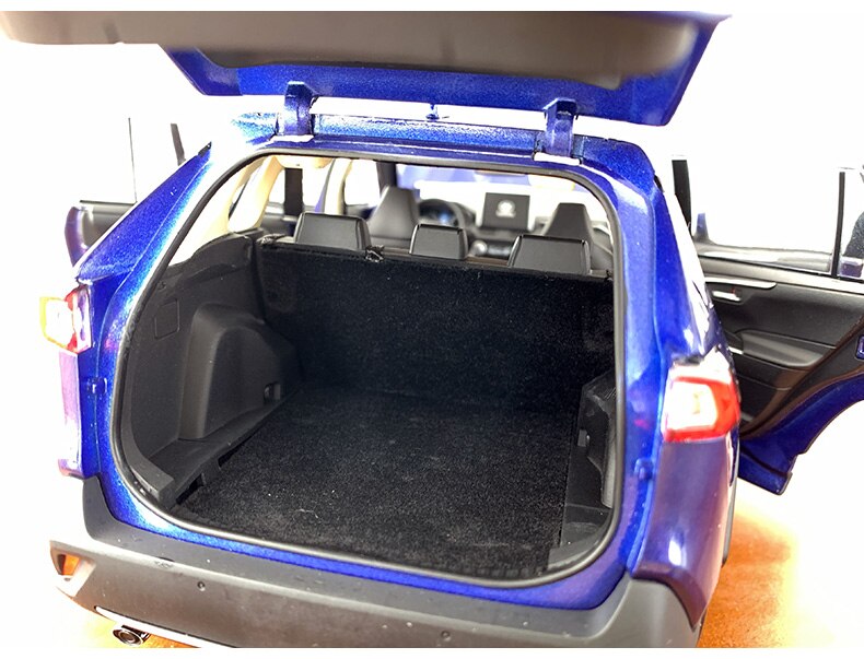 Die-casting 1:18 Scale Faw Toyota Wilanda 2020 New Off-road Suv Alloy Simulation Car Model Collection Decoration Boys Gifts Toys