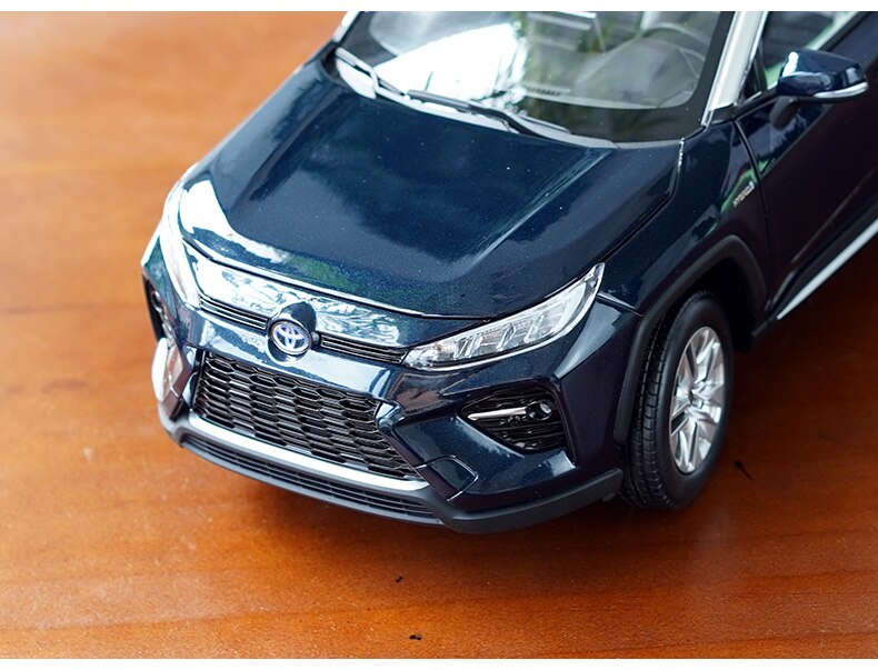 Die-casting 1:18 Scale Faw Toyota Wilanda 2020 New Off-road Suv Alloy Simulation Car Model Collection Decoration Boys Gifts Toys