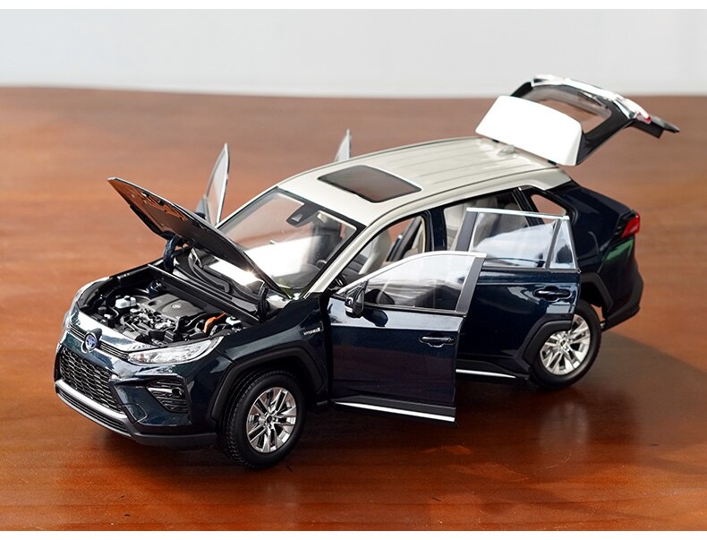 Die-casting 1:18 Scale Faw Toyota Wilanda 2020 New Off-road Suv Alloy Simulation Car Model Collection Decoration Boys Gifts Toys