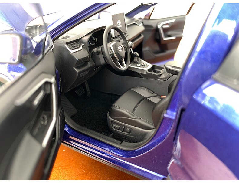 Die-casting 1:18 Scale Faw Toyota Wilanda 2020 New Off-road Suv Alloy Simulation Car Model Collection Decoration Boys Gifts Toys