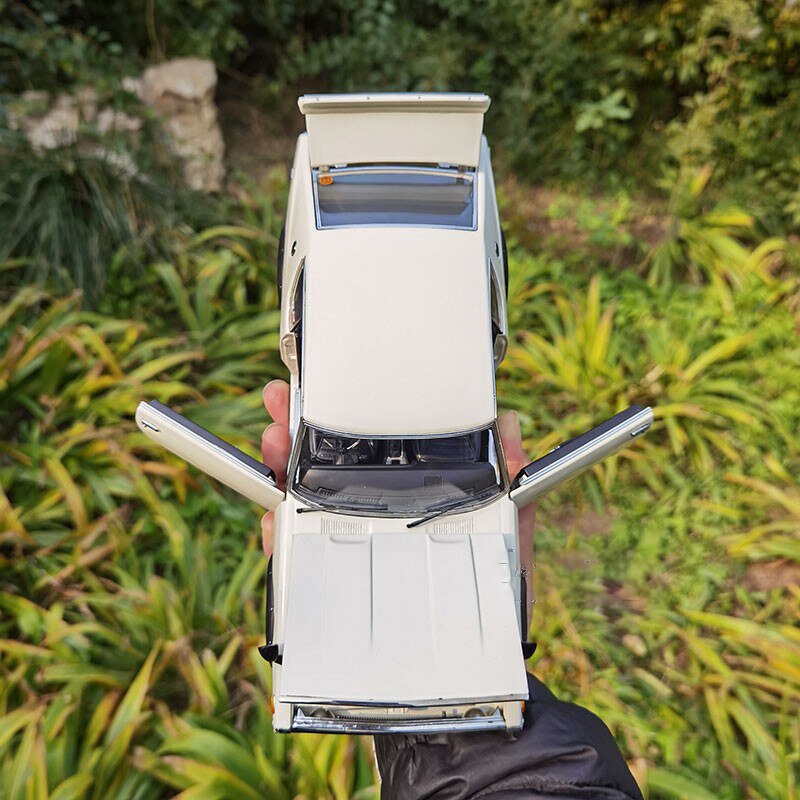 Kyosho 1/18 Scale Nissan Skyline 2000gt-r (kpgc110) Simulation Alloy Car Model Home Decoration Collection Gift Souvenir