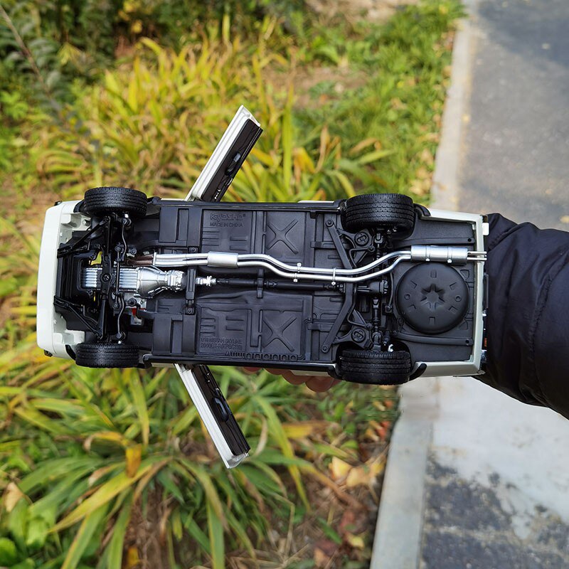 Kyosho 1/18 Scale Nissan Skyline 2000gt-r (kpgc110) Simulation Alloy Car Model Home Decoration Collection Gift Souvenir