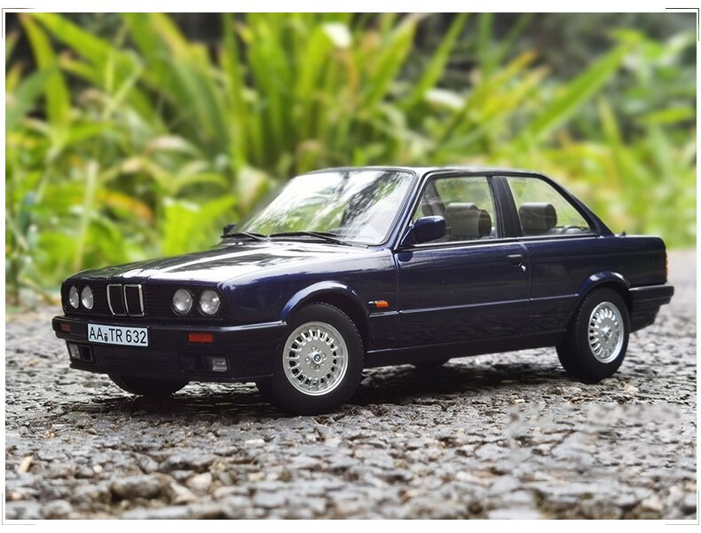 1988 325i Alloy Car Children's Toy 1/18 Scale Simulation Die-casting Car Model Collection Static Ornament For Boys Gifts Hot