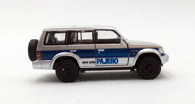 1:64 proportion alloy die-casting vehicle metal pajero car SUV off-road vehicle model adult child boys toys gift collect display