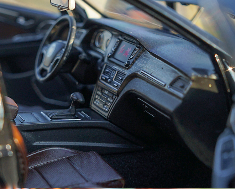 1:18 Diecast Red Flag H7 Review Car 2017 Alloy Vehicle Model Police Cars Ornaments Collection Decoration Souvenir Display