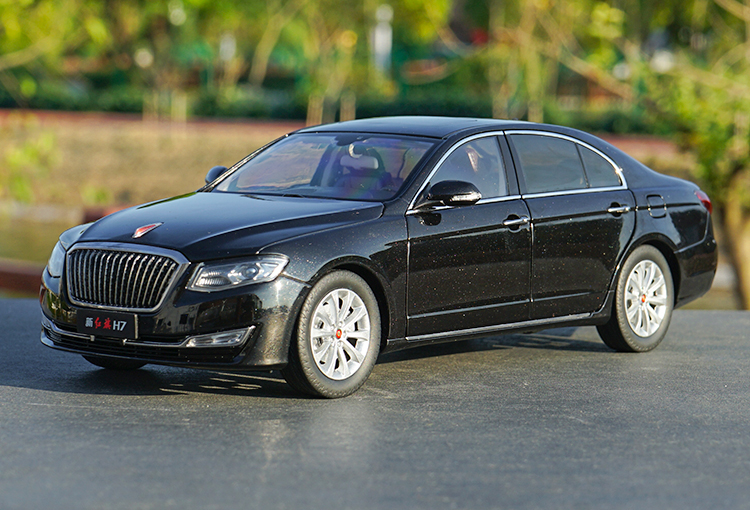 1:18 Diecast Red Flag H7 Review Car 2017 Alloy Vehicle Model Police Cars Ornaments Collection Decoration Souvenir Display