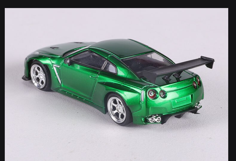 Die-casting 1:64 Scale Nissan Gtr Wide Body Sports Car Simulation Alloy Metal Car Model Adult Collection Toy Home Decoration Art