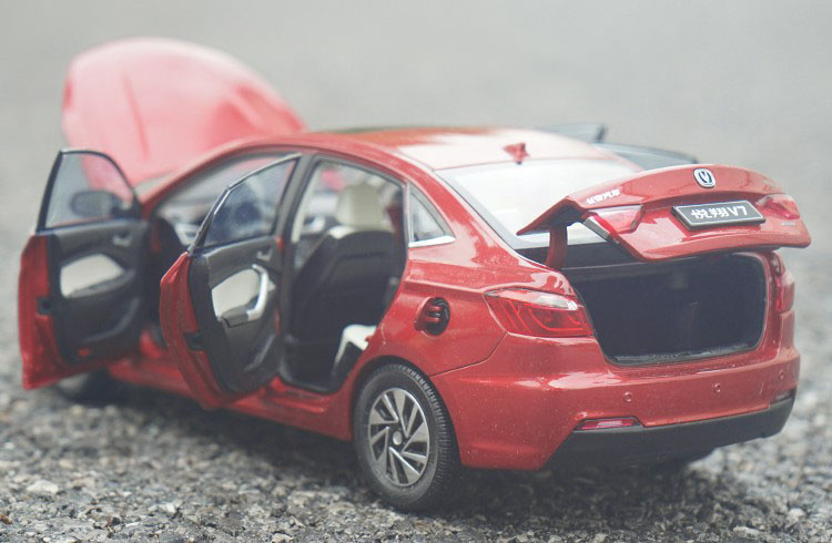 1:18 Scale Alloy V7 2014 Car Model Static Diecast Vehicle Toys Adult Collection Collectible Souvenir Ornaments Display Gifts 1:18 Scale Alloy V7 2014 Car Model Static Diecast Vehicle Toys Adult Collection Collectible Souvenir Ornaments Display Gifts