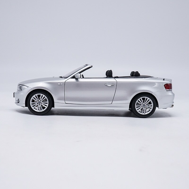Die-casting 1:18 Scale Simulation Alloy Convertible Car Car Model Adult Collection Display Items & Kids Holiday Gifts Fan Gifts Die-casting 1:18 Scale Simulation Alloy Convertible Car Car Model Adult Collection Display Items & Kids Holiday Gifts Fan Gifts