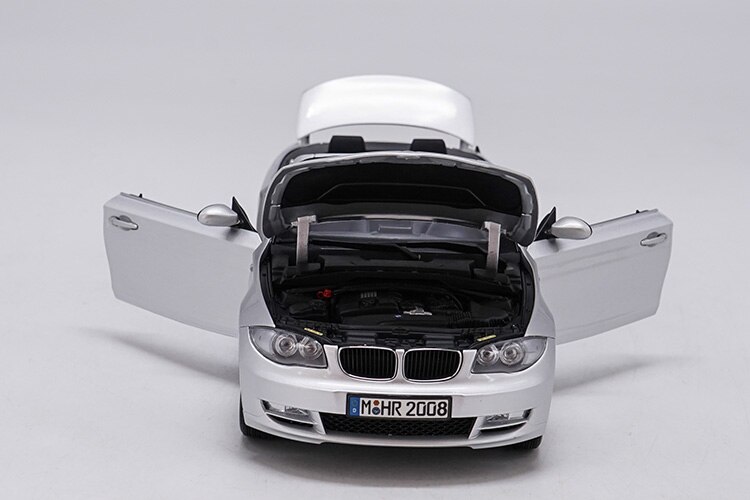 Die-casting 1:18 Scale Simulation Alloy Convertible Car Car Model Adult Collection Display Items & Kids Holiday Gifts Fan Gifts Die-casting 1:18 Scale Simulation Alloy Convertible Car Car Model Adult Collection Display Items & Kids Holiday Gifts Fan Gifts