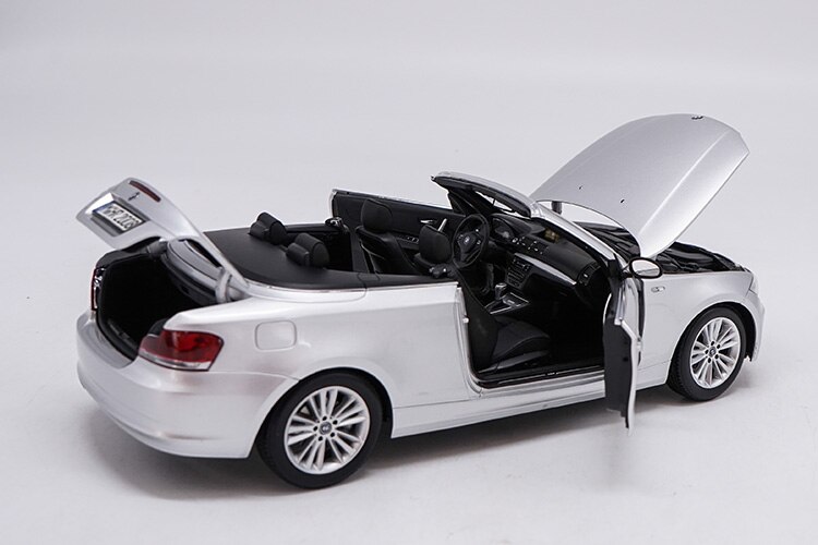 Die-casting 1:18 Scale Simulation Alloy Convertible Car Car Model Adult Collection Display Items & Kids Holiday Gifts Fan Gifts Die-casting 1:18 Scale Simulation Alloy Convertible Car Car Model Adult Collection Display Items & Kids Holiday Gifts Fan Gifts