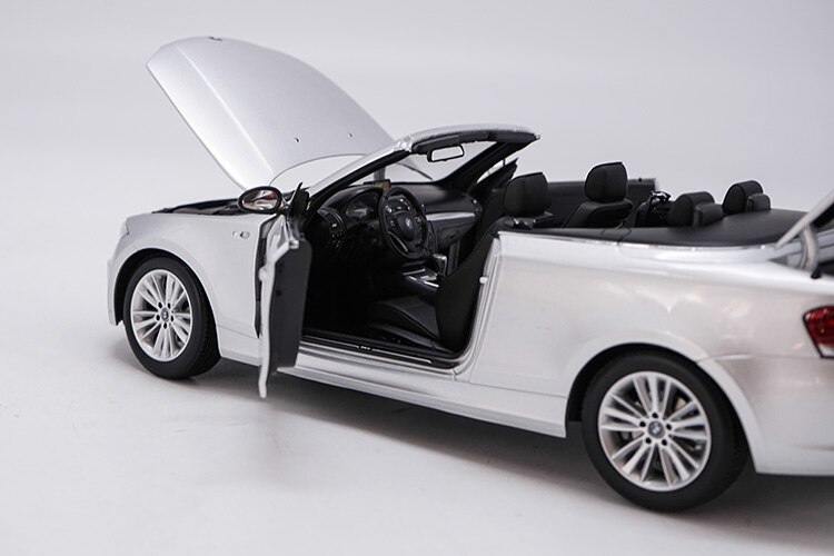 Die-casting 1:18 Scale Simulation Alloy Convertible Car Car Model Adult Collection Display Items & Kids Holiday Gifts Fan Gifts Die-casting 1:18 Scale Simulation Alloy Convertible Car Car Model Adult Collection Display Items & Kids Holiday Gifts Fan Gifts