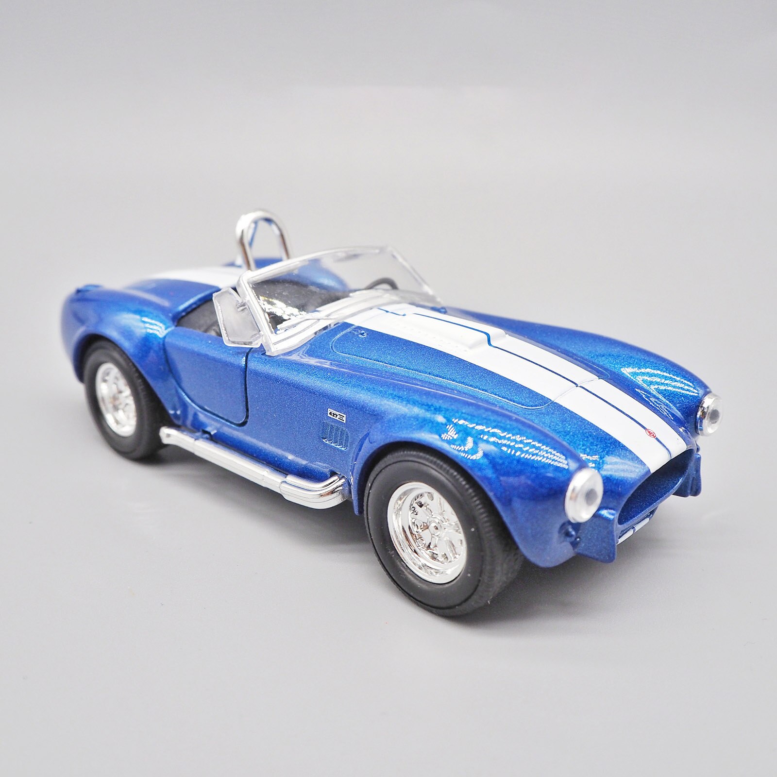 Diecast 11.5cm Alloy Car Model Shelby Cobra 1965 Vintage Car Sports Car Vehicle Toy Ornaments Collectibles Boxed With Pull Back
