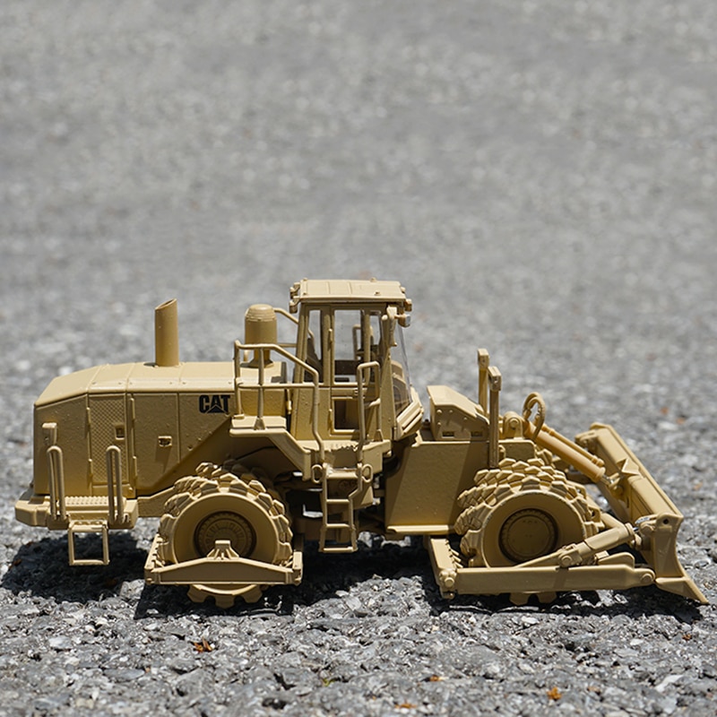 1:50 CAT 815F Soil compactor engineering vehicle Loader grader road roller Construction car model Adult children collect display
