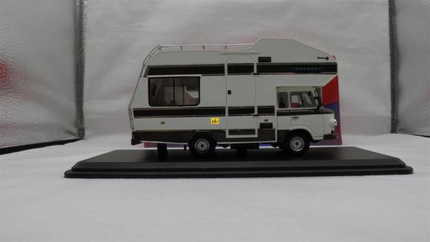 Diecast Alloy 1:43 Scale Former Soviet Union Barkas B1000 1973 Touring Car Simulation Alloy Car Model Collection Home Decoration