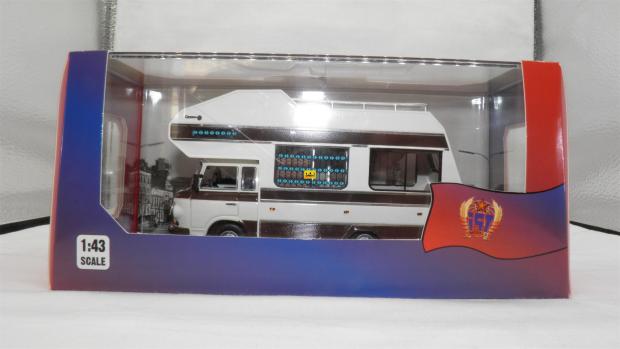 Diecast Alloy 1:43 Scale Former Soviet Union Barkas B1000 1973 Touring Car Simulation Alloy Car Model Collection Home Decoration