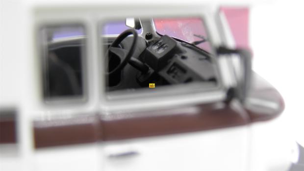 Diecast Alloy 1:43 Scale Former Soviet Union Barkas B1000 1973 Touring Car Simulation Alloy Car Model Collection Home Decoration