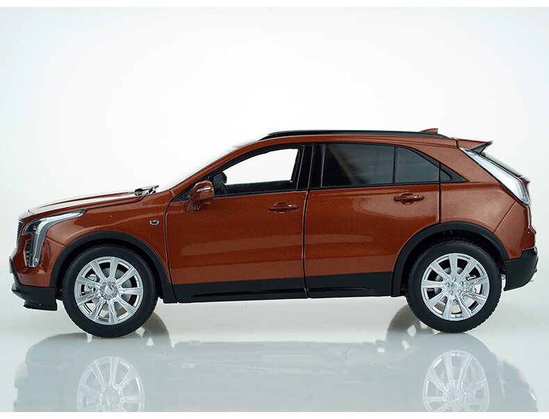 Cadillac XT4 Car Model 1/18 Scale Off-road SUV Alloy Simulation Collection Souvenir Static Ornaments Adult Gift Collection