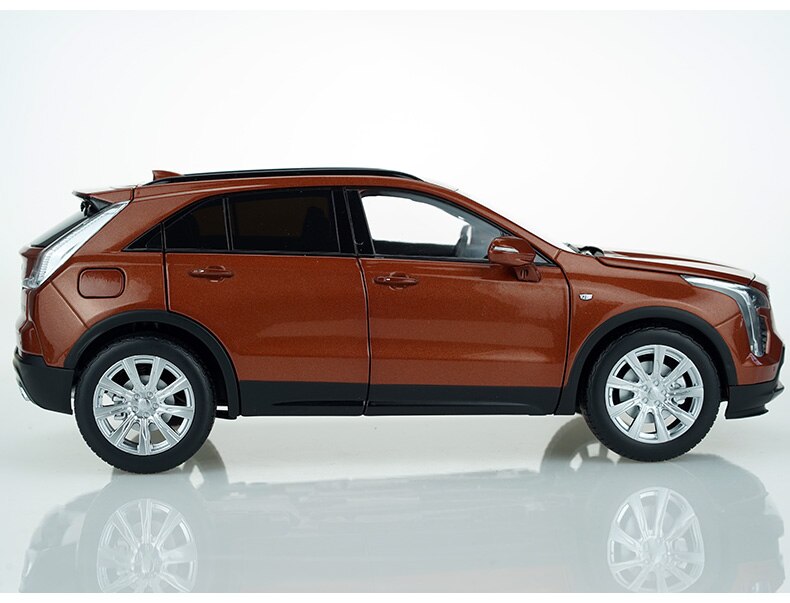 Cadillac XT4 Car Model 1/18 Scale Off-road SUV Alloy Simulation Collection Souvenir Static Ornaments Adult Gift Collection
