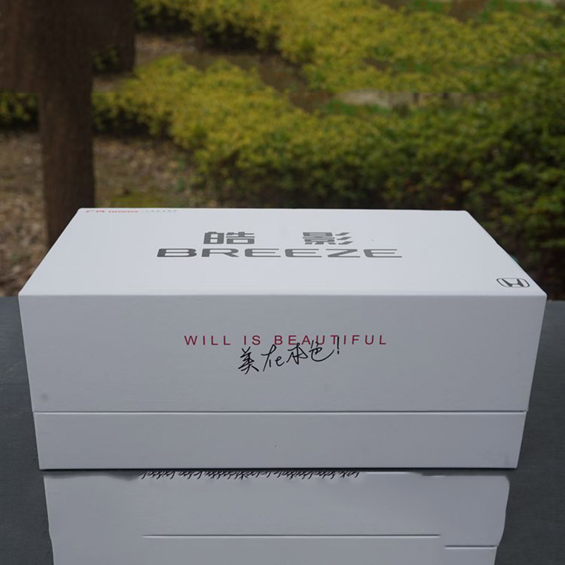 2020 Hybrid Fantasy Night Edition 1:18 scale alloy die-cast car model SUV toy metal simulation car gift collection display 2020 Hybrid Fantasy Night Edition 1:18 scale alloy die-cast car model SUV toy metal simulation car gift collection display