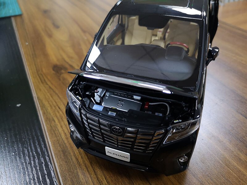 Toyota Alpha Car Model For 1:18 Scale Business Car Van Alloy Simulation auto Die-casting Model Collection Gift Adult Toy vehicle