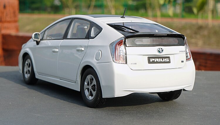 1:18 Scale Toyota Prius Police Car Hybrid Car Simulation Alloy Family Car Toy Die-cast Model Adult Collection Gift Souvenir