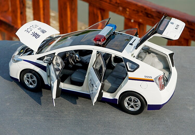 1:18 Scale Toyota Prius Police Car Hybrid Car Simulation Alloy Family Car Toy Die-cast Model Adult Collection Gift Souvenir