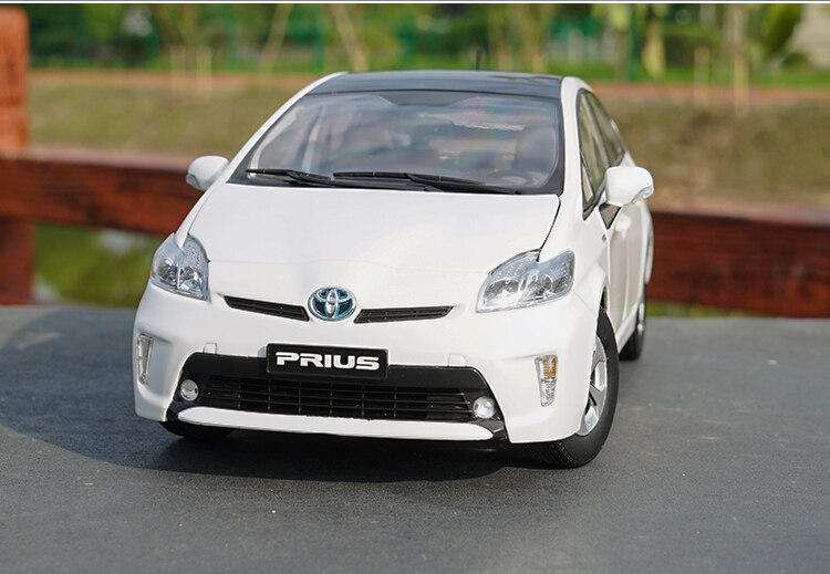 1:18 Scale Toyota Prius Police Car Hybrid Car Simulation Alloy Family Car Toy Die-cast Model Adult Collection Gift Souvenir