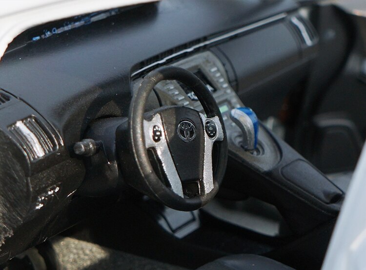 1:18 Scale Toyota Prius Police Car Hybrid Car Simulation Alloy Family Car Toy Die-cast Model Adult Collection Gift Souvenir