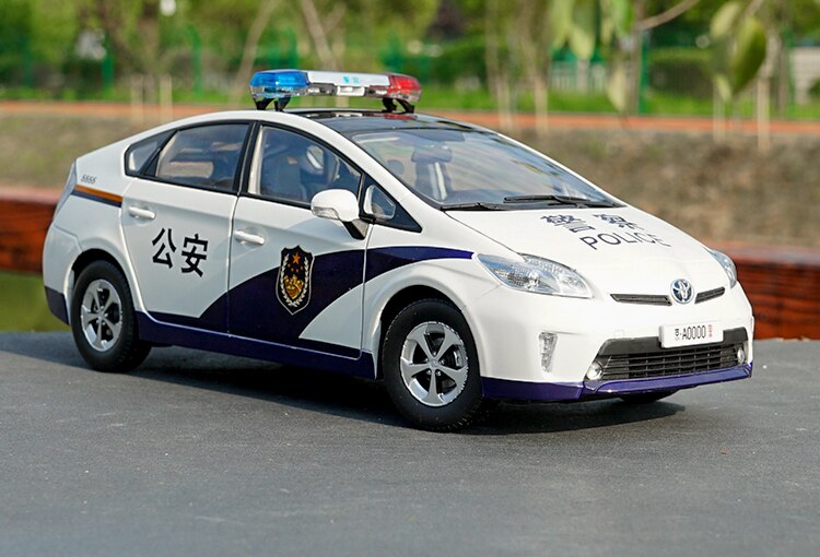 1:18 Scale Toyota Prius Police Car Hybrid Car Simulation Alloy Family Car Toy Die-cast Model Adult Collection Gift Souvenir